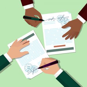 Desenho de quatro mãos assinando documentos para ilustrar o papel do advogado em uma gestão de compliance