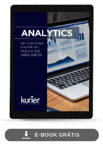 Imagem de tablet mostrando a capa do e-book "Analytics - um guia para o bom uso dos dados analisados"