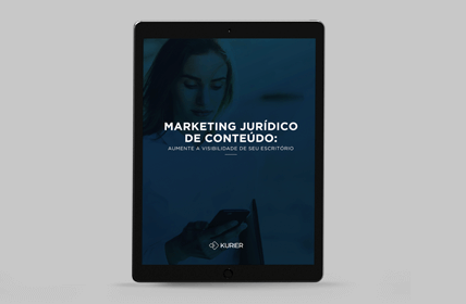 Imagem de tablet mostrando capa do e-book de título "Marketing Jurídico de Conteúdo"