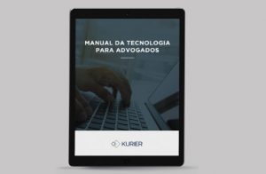 Imagem de tablet mostrando capa do manual da tecnologia para advogados